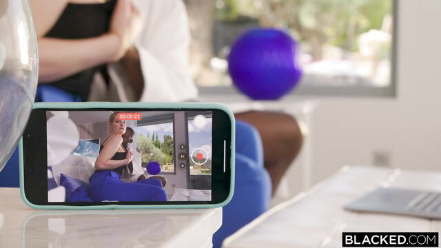 Bonni Gee watches BBC video on phone, teasing client in Blacked scene