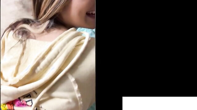 XxLayna Marie smiling in hoodie, hot Latina amateur tease
