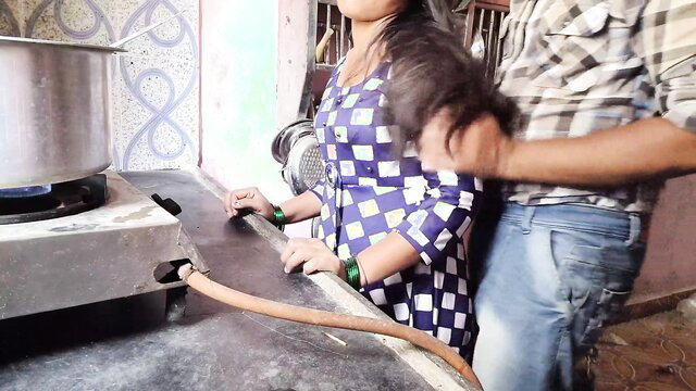 Indian bhabhi in checkered dress grabbed by bro-in-law in kitchen