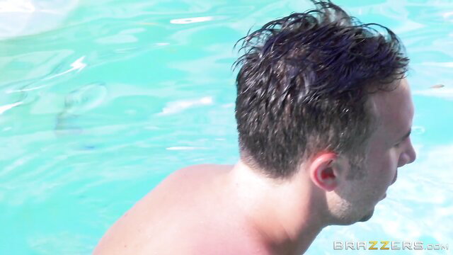 Nikki Benz big wet ass poolside, wet hair guy behind