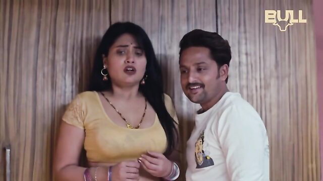 Naughty Indian teen in yellow blouse teases with man in hot amateur scene