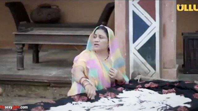 Indian curvy MILF in saree grabbing bed with creampie aftermath