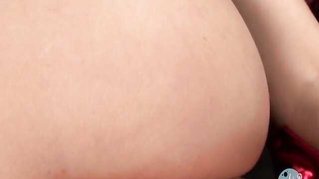 Alexis Texas thick white ass in red panties closeup