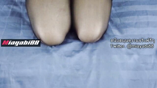Miayabi88 Thai beauty's thick thighs spread on bed