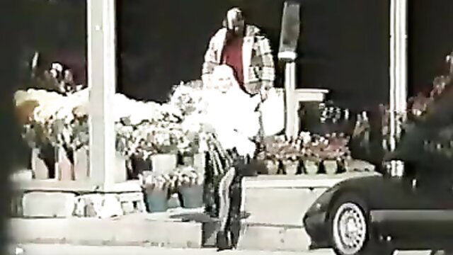 Blonde at flower stand deepthroats massive cock in outdoor public scene