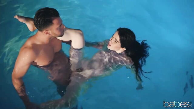 Evelyn Claire fucked by Seth Gamble in hot pool sex