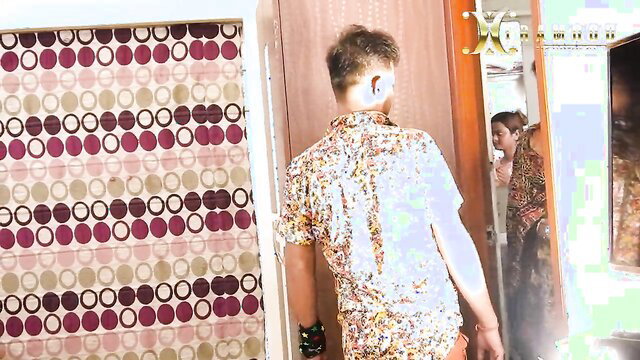 Big boobs Indian aunty in saree fucked hard by guy from behind