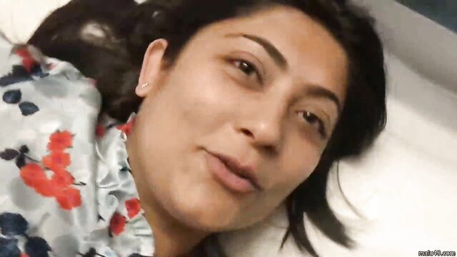 Desivid5 Dost Ki Girlfriend in bed, seductive smile, rough amateur session tease
