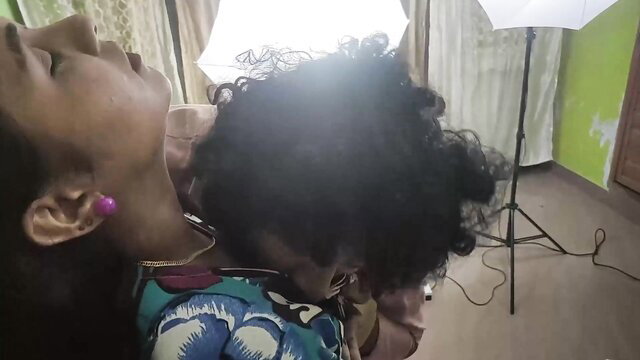 Hot Indian Mallu bhabhi holds Sharun Raj's head to her neck in amateur scene