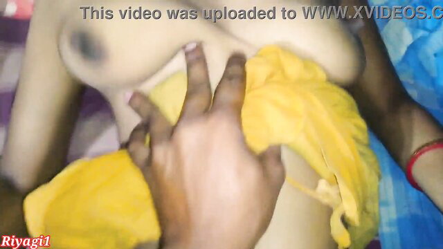 Indian MILF tits squeezed by hand in hot homemade Devar sex tape