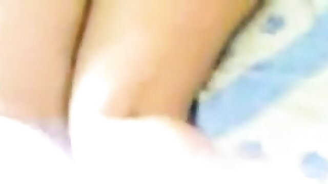 Sexy Pakistani wife strips, shows tits & body on cam