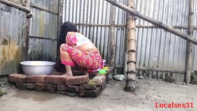 Indian village wife in red saree squatting over bucket, sexy ass view