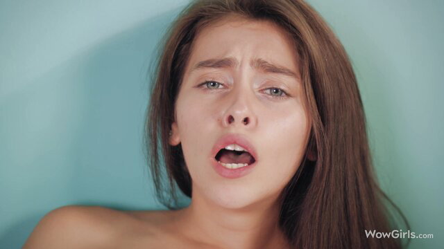 Alissa Foxy closeup orgasm face nude solo fuck machine