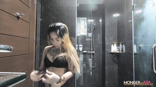 Tattooed Filipina teen Jasmine in black bra in steamy shower