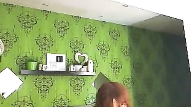 Redhead mature webcam babe in green room hot solo tease