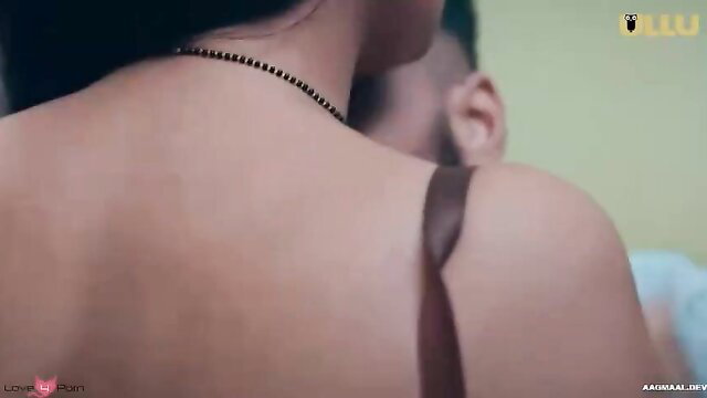 Indian MILF in black bra shows bare back and necklace in steamy Ullu scene