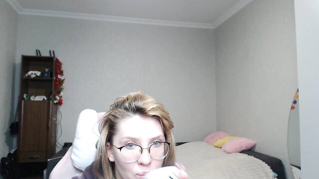 Reginasmilee sucks white sock in POV webcam tease