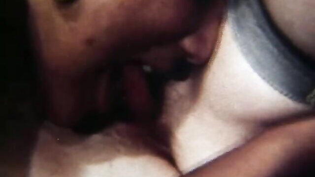 Retro babe deepthroats cock up close in erotic vintage action