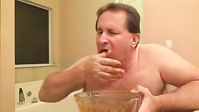 Tom Pearl naked in tub slurping his own piss from bowl
