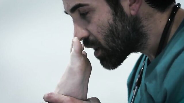 Bearded doctor Michael Vegas sniffs pale foot in medical fetish scene