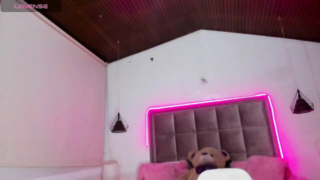 Melody Ds strips and masturbates on webcam in pink bedroom