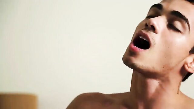 Ashton Summers moaning in ecstasy, nude closeup face