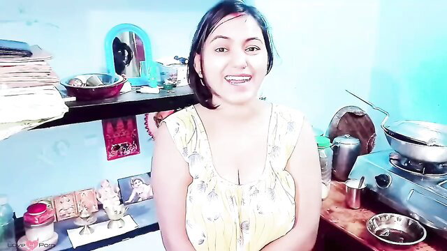 Hot Desi Indian girl Bigg smiling in lowcut top, big cleavage tease