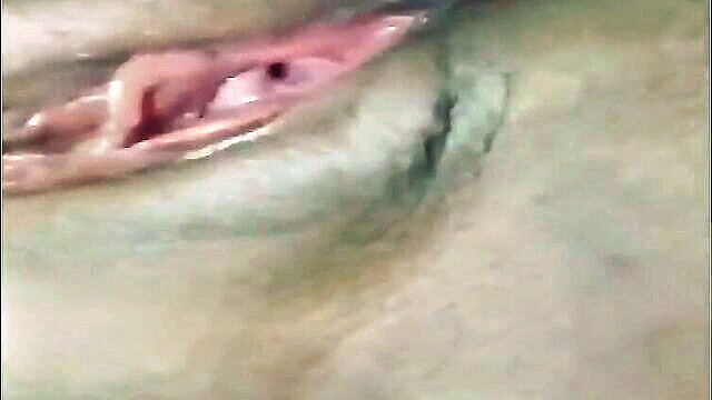 Turkish hijab turbanli mature BBW exposing hairy pussy closeup