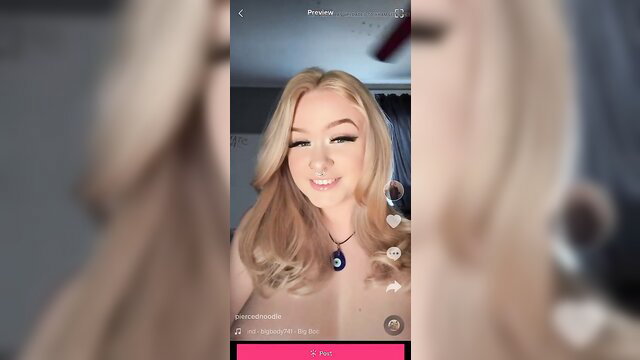 Piercednoodle blonde TikTok girl smiling in NSFW selfie