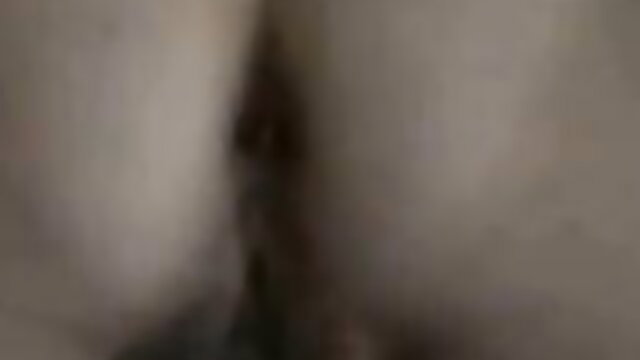 Blurry amateur mature Italian woman masturbating solo