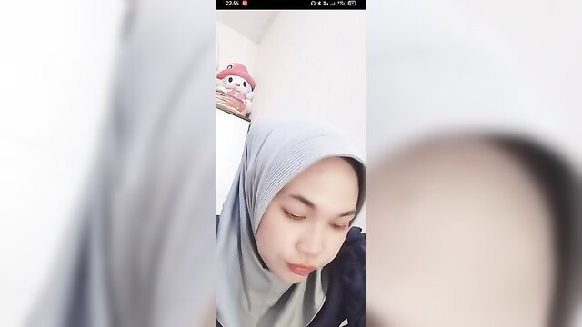 Indonesian jilbab girl Viera in tight leggings closeup selfie