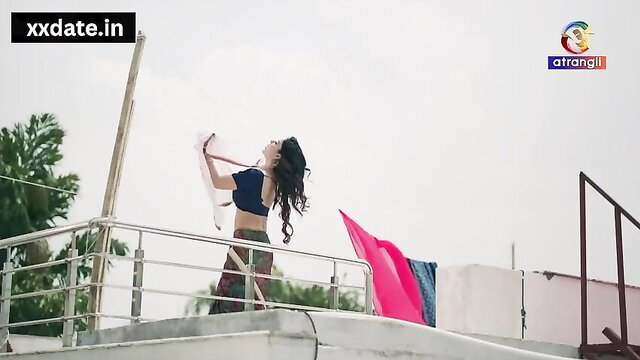Indian bhabhi Pooja dances seductively on rooftop in tight top skirt
