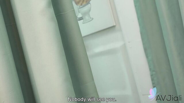 Idol Minnie blackmailed by manager in shower, nobody will see you