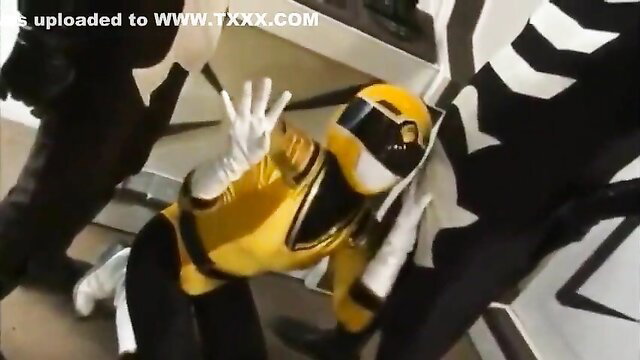 Yellow Power Ranger cosplay babe in sexy pose with black ranger