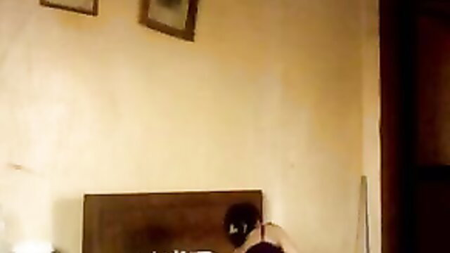 Amateur skinny milf prostitute quickie blowjob in bedroom