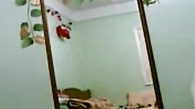 Bootylicious Arab girlfriend from Iraq dances sexy in bedroom mirror