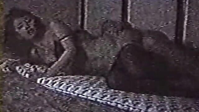 Korean ohyunkyoung lying nude on bed in steamy amateur video