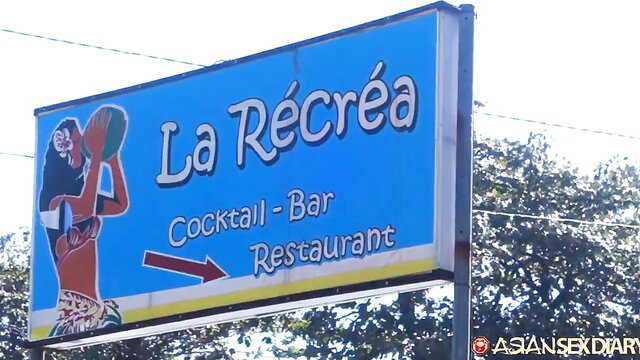 La Recreà bar sign Madagascar with curvy hula girl in grass skirt