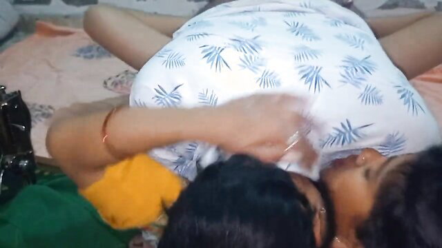 Desi Indian Bhabhi Mamta Bharti fucked hard by tailor in bed