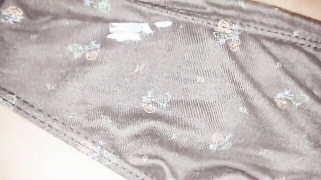 Desi girl cute virgin pussy closeup in floral panties