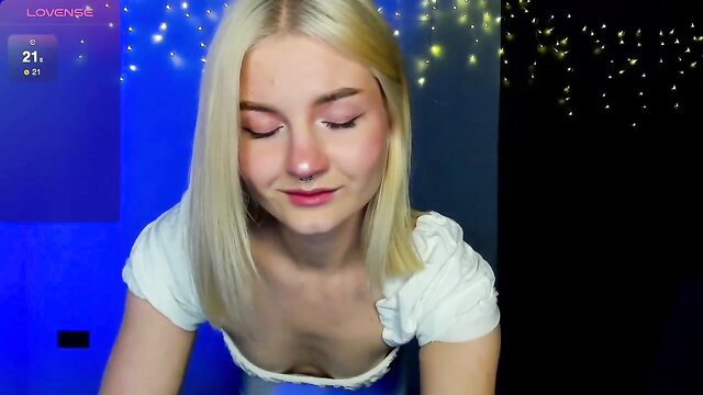 Blonde babydoll camgirl call_me_babydoll deep cleavage tease Chaturbate