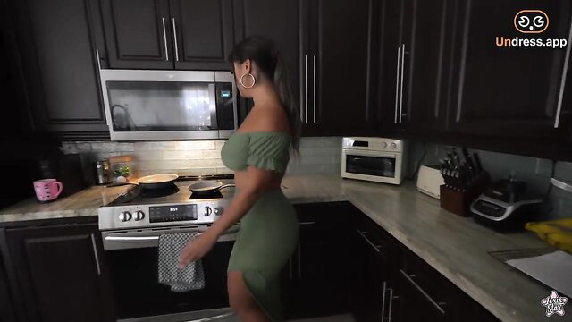 Lexis Star big booty in tight green dress in kitchen