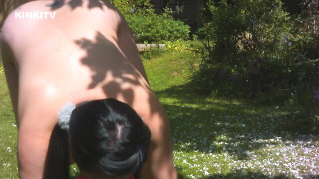 Tigerr Benson nude on all fours outdoor petgirl walkies