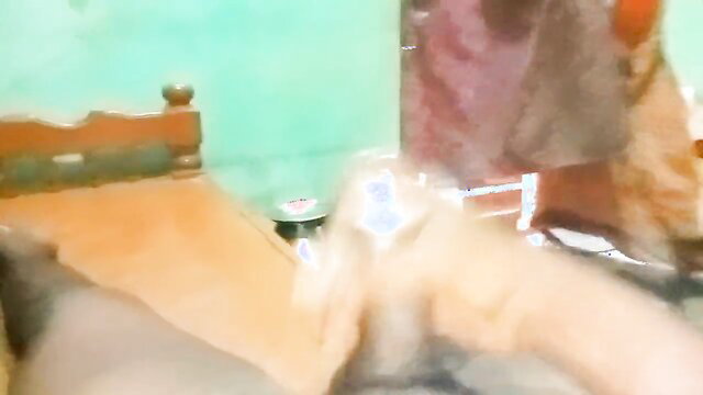 Blurry Indian Tamil aunty nude on bed in amateur sex video