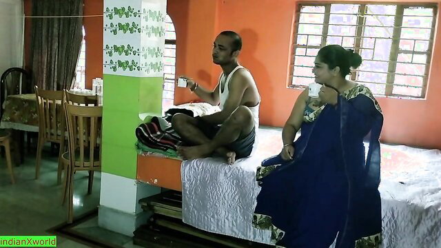 Beautiful Bangla Bhabhi in saree with man on bed hot xxx