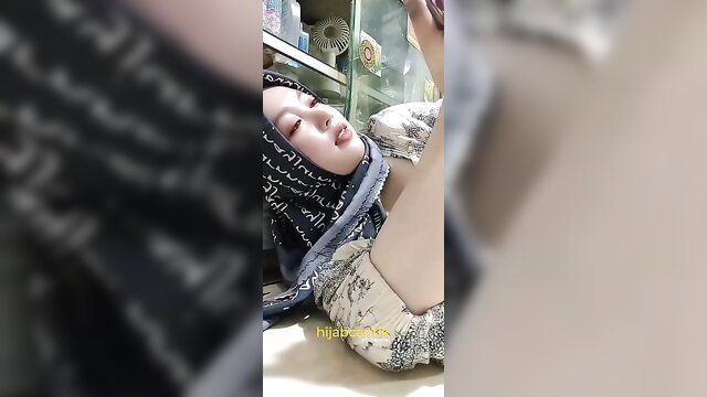 Indonesian Jilboobs girl in hijab shows huge tits at warung