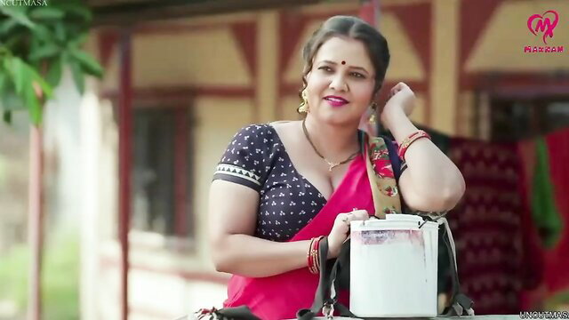 Curvy Indian big boobs bhabhi in saree blouse smiling seductively