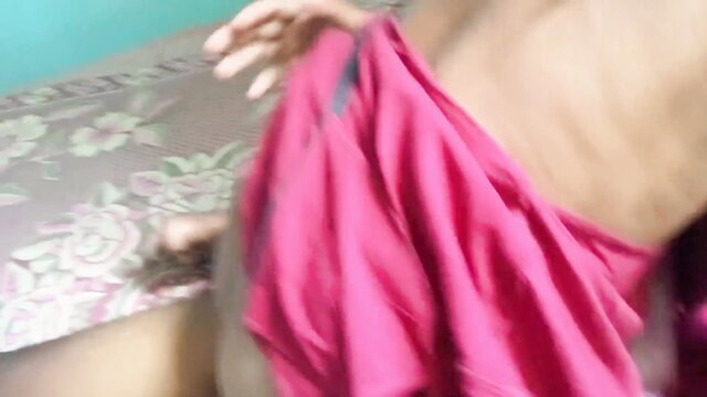 Amateur Sri Lankan couple fucking, pink saree pulled up exposing back