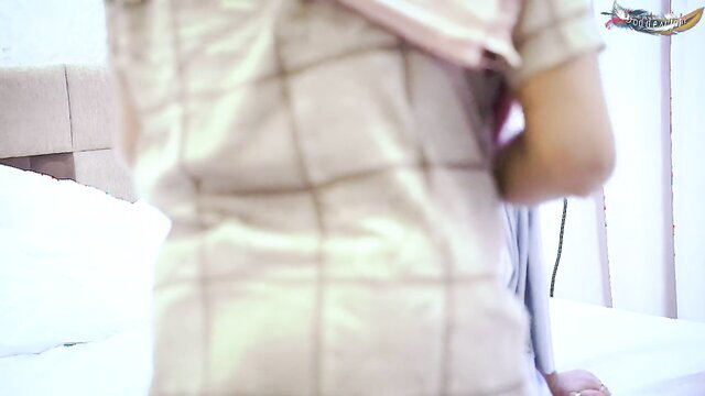 Desi servant fucking busty 40+ foreign madam from behind