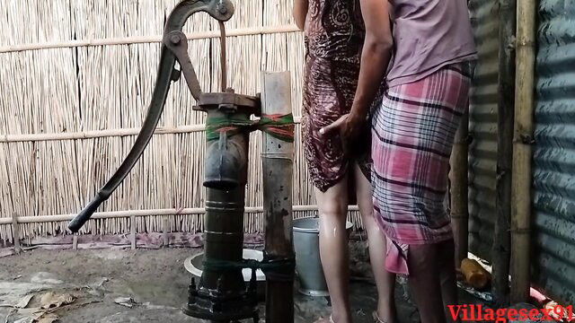 Desi Villagesex91 bhabhi fingered by man at village pump outdoors
